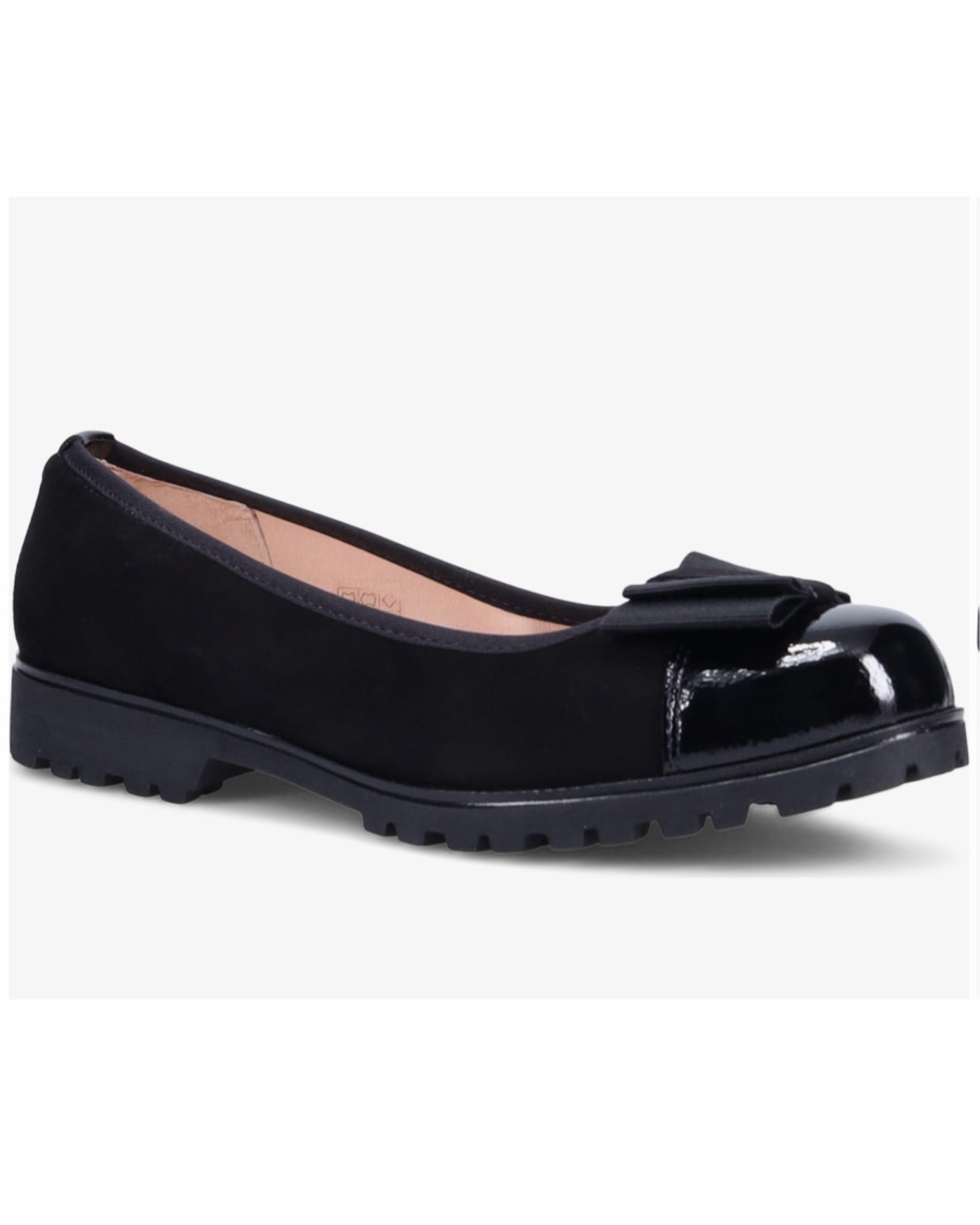 Absolutely love this bow flat and even more so because it’s water resistant. Perfect for those days when the weather leaves the sidewalks wet. s