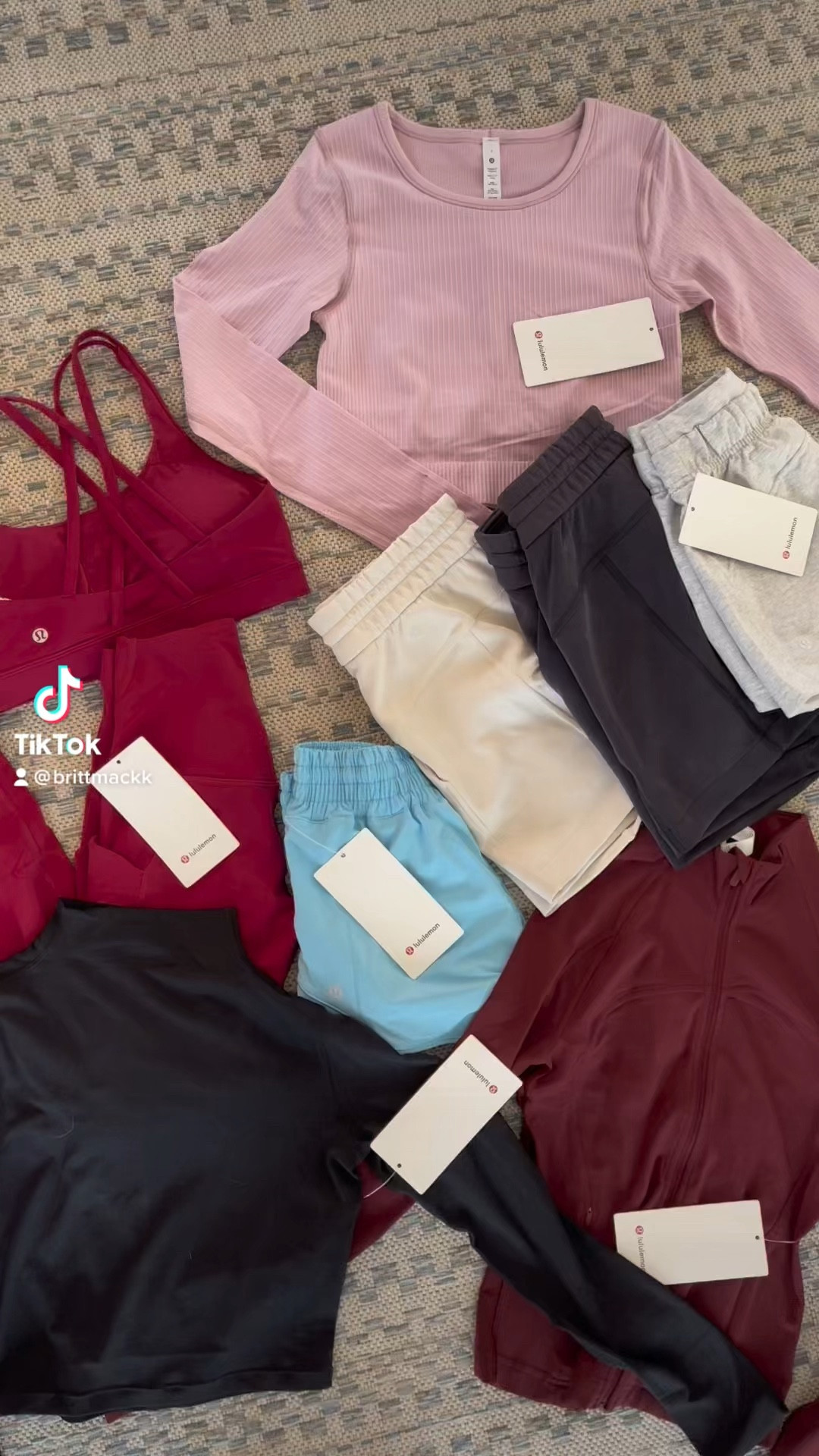 Lululemon haul 🍋✨ wearing a size 4 in all bottoms, 6 in pink top, 4 in black top and maroon jacket, 6 in bra 