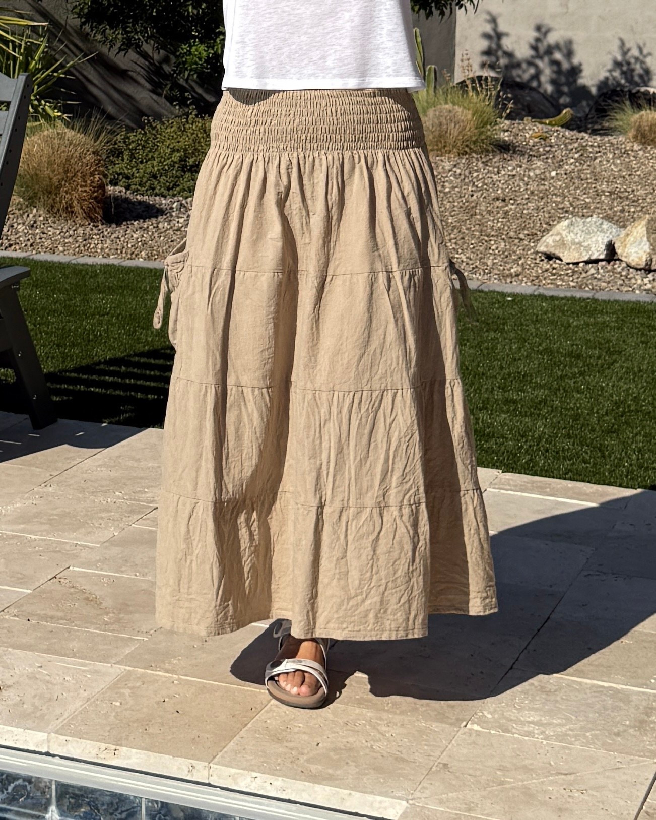 Organic cotton skirt, with big pockets. Beautiful elasticated waist design. Comfy and cool looking! 😎 One size 