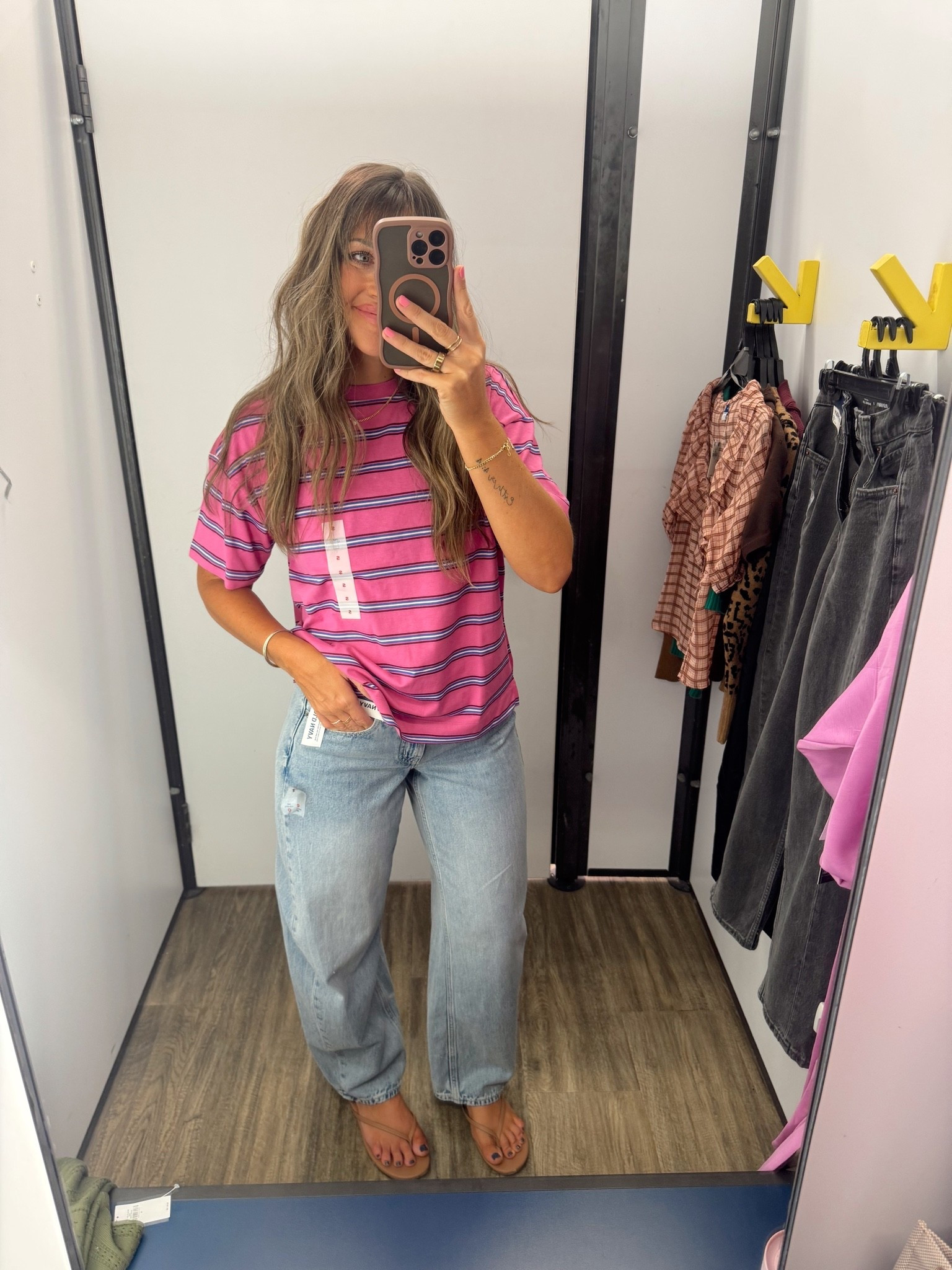 Love these new “arc” jeans! Size 0. Small tee