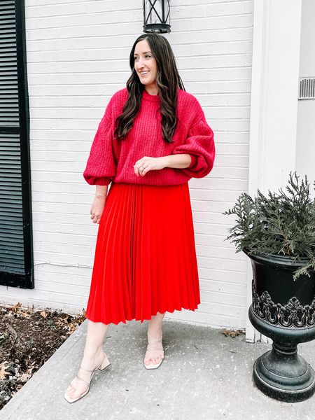 Holiday look with pleated skirt


#LTKstyletip #LTKHoliday #LTKunder100
