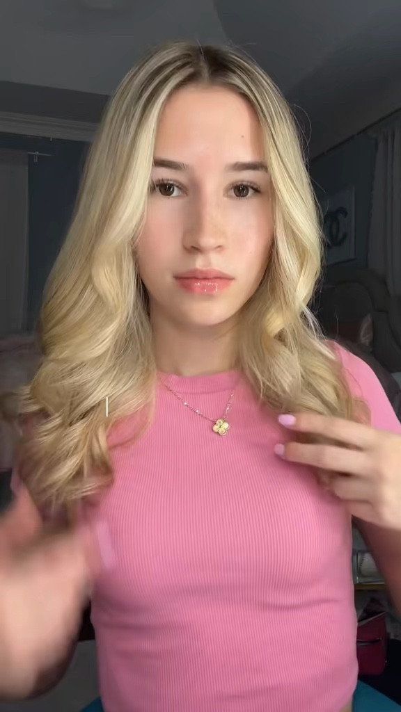 How to get a bouncy blowout with the Dyson airwrap 🩷

#LTKStyleTip #LTKGiftGuide #LTKBeauty