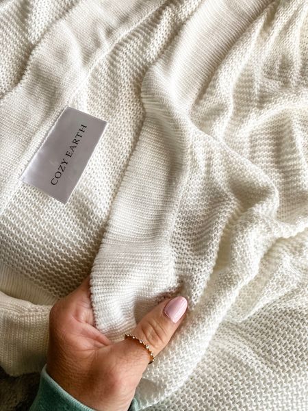 This throw blanket needed a close-up 😍40% off with code: kateybetsy40 💥
@cozyearth
The texture is so pretty. Made with bamboo viscose 🙌🏻
#cepartner #ltksleep #sleepcozyearth

#LTKhome #LTKstyletip