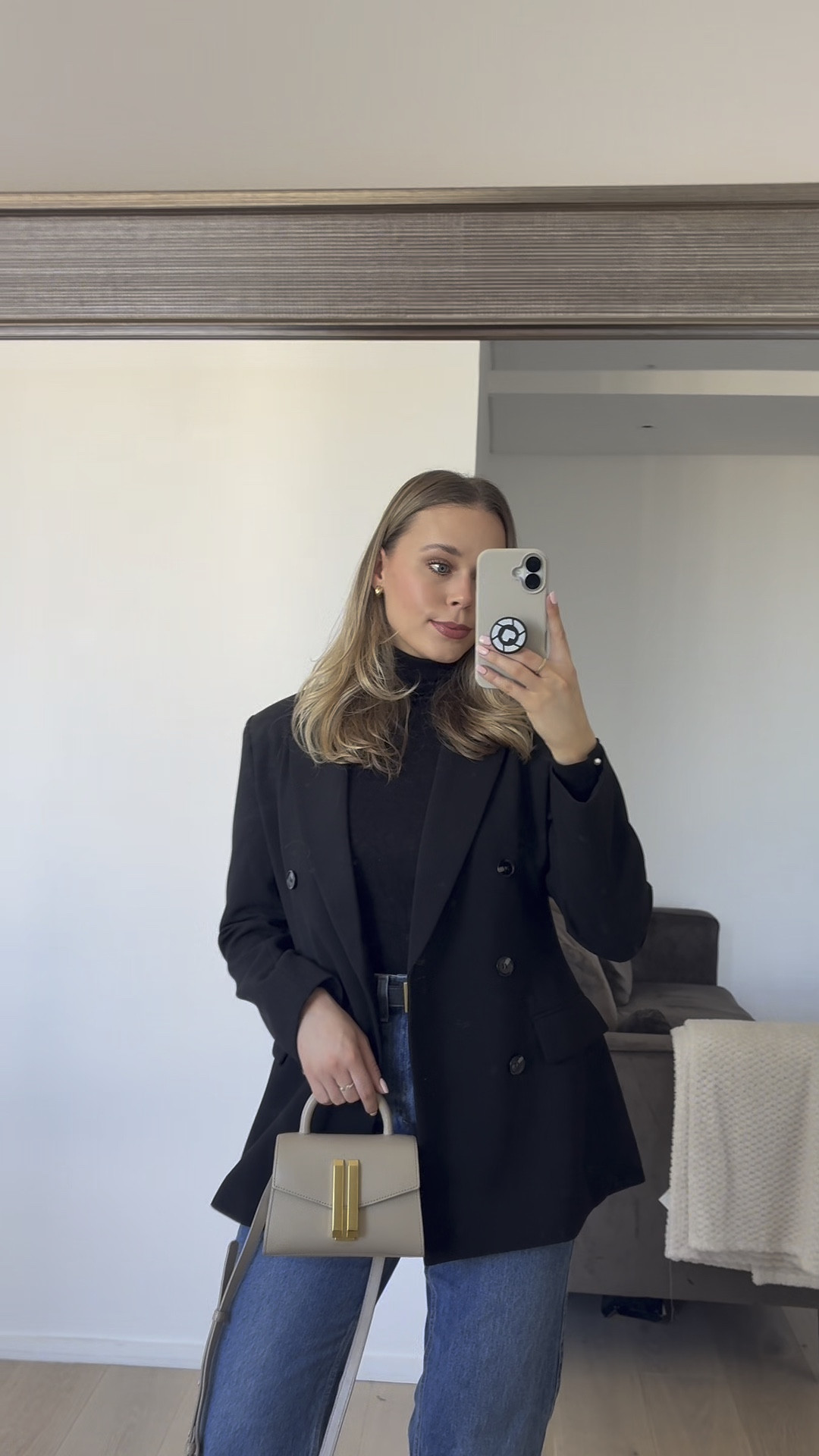 Meeting ootd 💼

Workwear, casual outfit ideas, monochrome outfit, black blazer, outfit inspiration 

#LTKspring #LTKworkwear #LTKuk