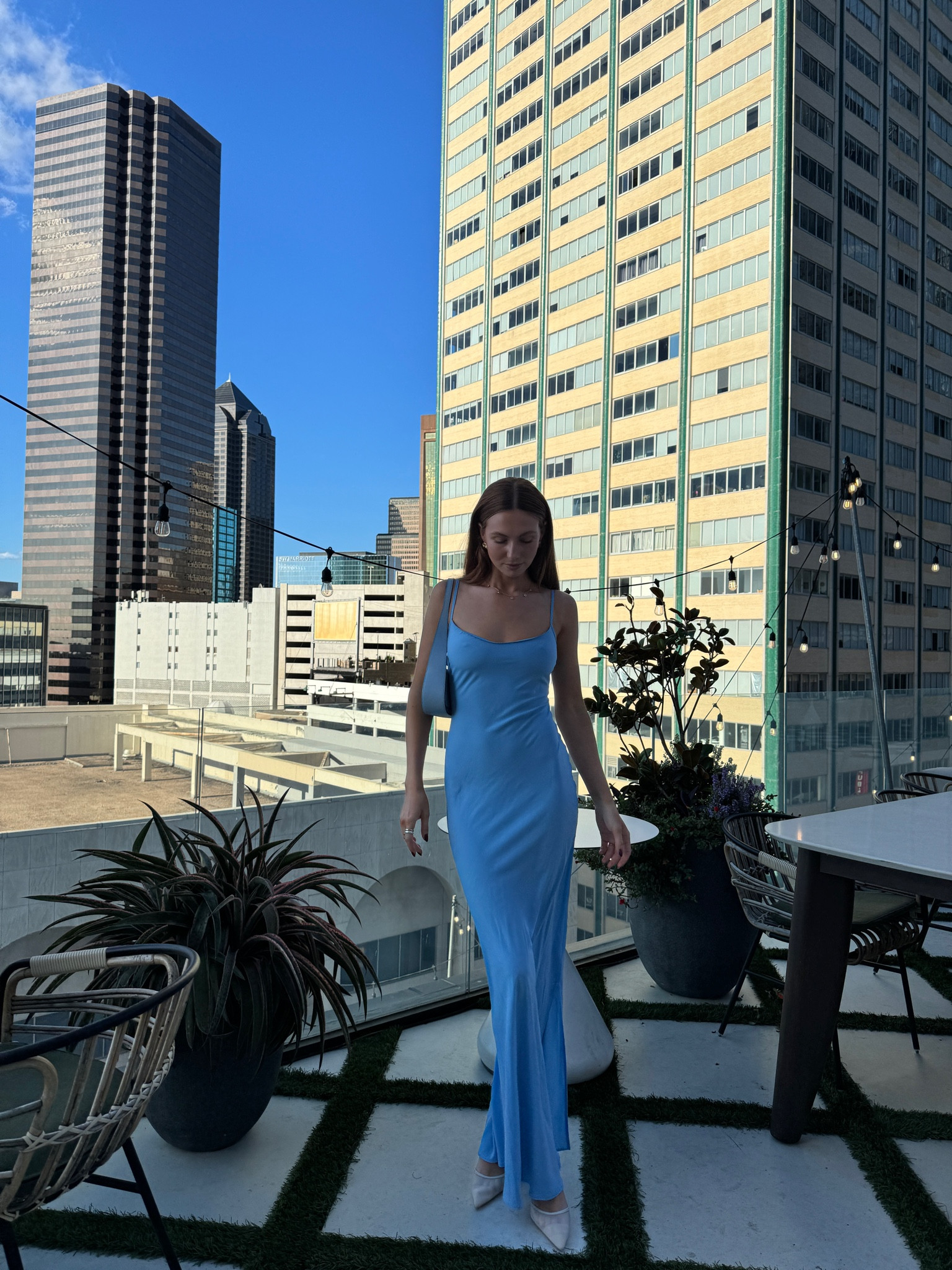 OOTN 🤍🤍🤍🤍
perfect night out dress wearing an 8⭐️