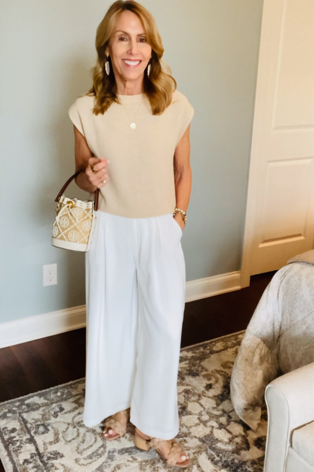 These white wide leg trousers are soft and flowy, elegant and super comfortable. They’re just the right length for cute mules, ballet flats or sneakers. Add a belt and dressy top and you are ready for a night out. Or grab a T- shirt, jean jacket and sneakers for a casual look
Wearing size xs short

#LTKfindsunder50