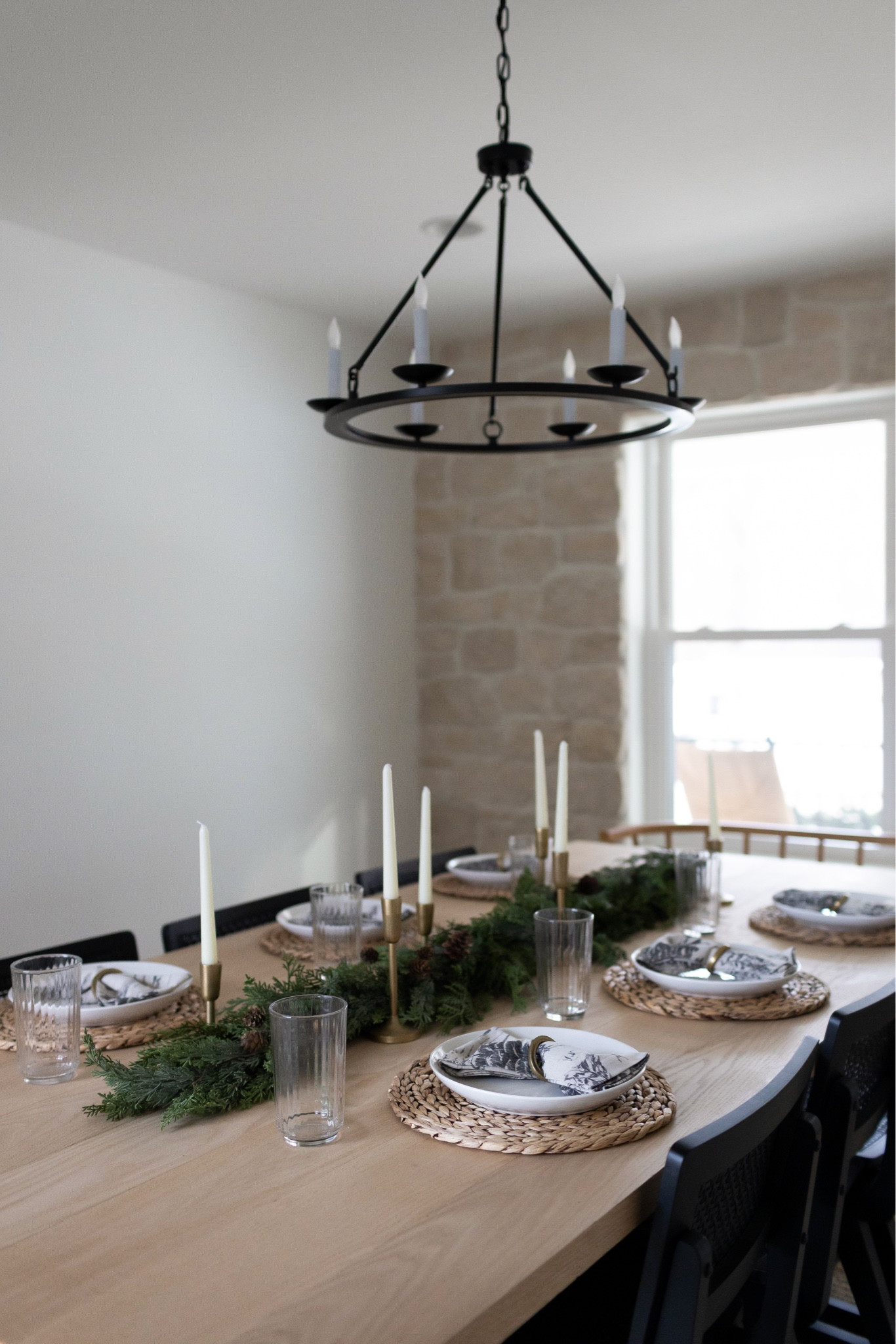 Neutral Christmas dining room decor