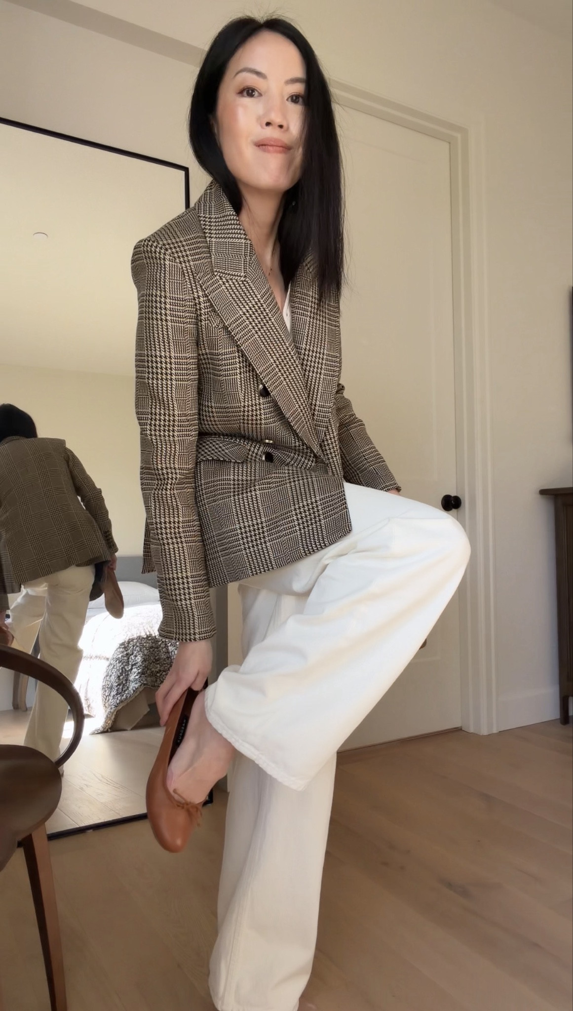 Here’s how to bring your winter blazer out during this transitional weather - layer it over a monochromatic white outfit. 

Cardigan is only $78.

#classicstyle
#winteroutfit
#springoutfit
#Agolde
#Evereve

#LTKootd #LTKSeasonal #LTKSaleAlert