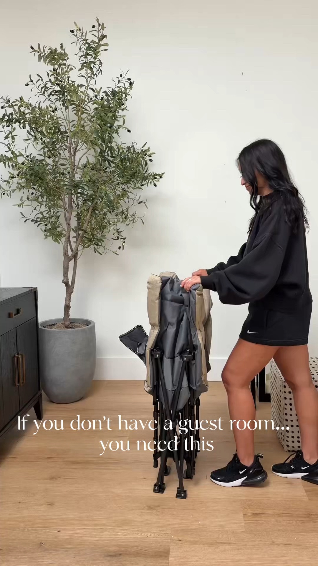 Say SLEEPOVER if you want the links to shop 🛌

This is your sign to stop stressing about where guests are going to sleep 💤  

This folds out in seconds and tucks away just as fast 👀 such a game changer for small spaces and last minute sleepovers

#amazonfinds #homehack #guestroomideas #smallspacehacks #amazonmusthaves