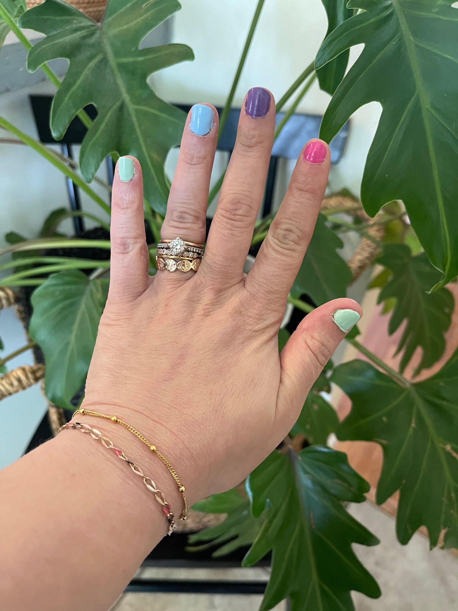 A fun rainbow at home manicure



#LTKStyleTip #LTKFindsUnder100 #LTKBeauty