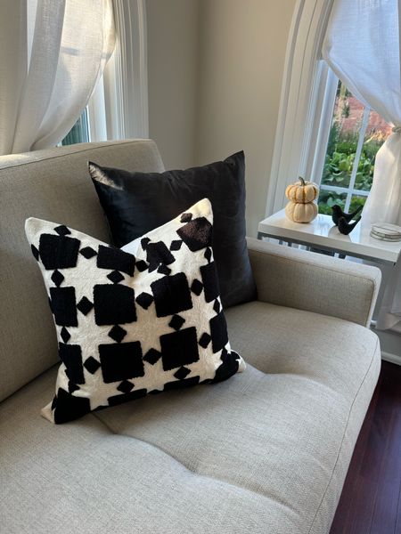 New home decor! I love switching out our throw pillow covers for a new look and feel. 

#LTKstyletip #LTKhome #LTKSeasonal