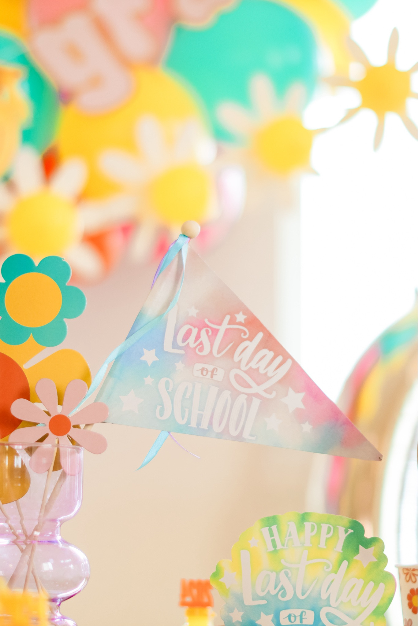 Kindergarten Graduation Party: Table Decor
✌🏻out Kindergarten! ☮️

#LTKParties #LTKFamily #LTKKids