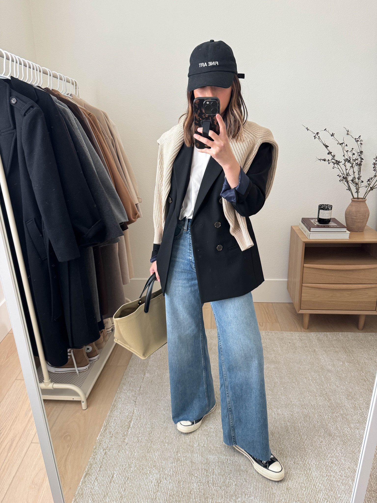 What fall bottoms work with sneakers? Full length wide legged jeans go perfectly with sneakers. I especially love them with high top converse. 

J.crew blazer petite 4 (old)
Everlane tee medium
Everlane Way High Sailor Jean 25, cut hems
Converse All Star 70's sneakers 5
Amazon tote
Fine Art hat (old)
Nordstrom sweater small (old)


#LTKStyleTip #LTKSeasonal #LTKPetite