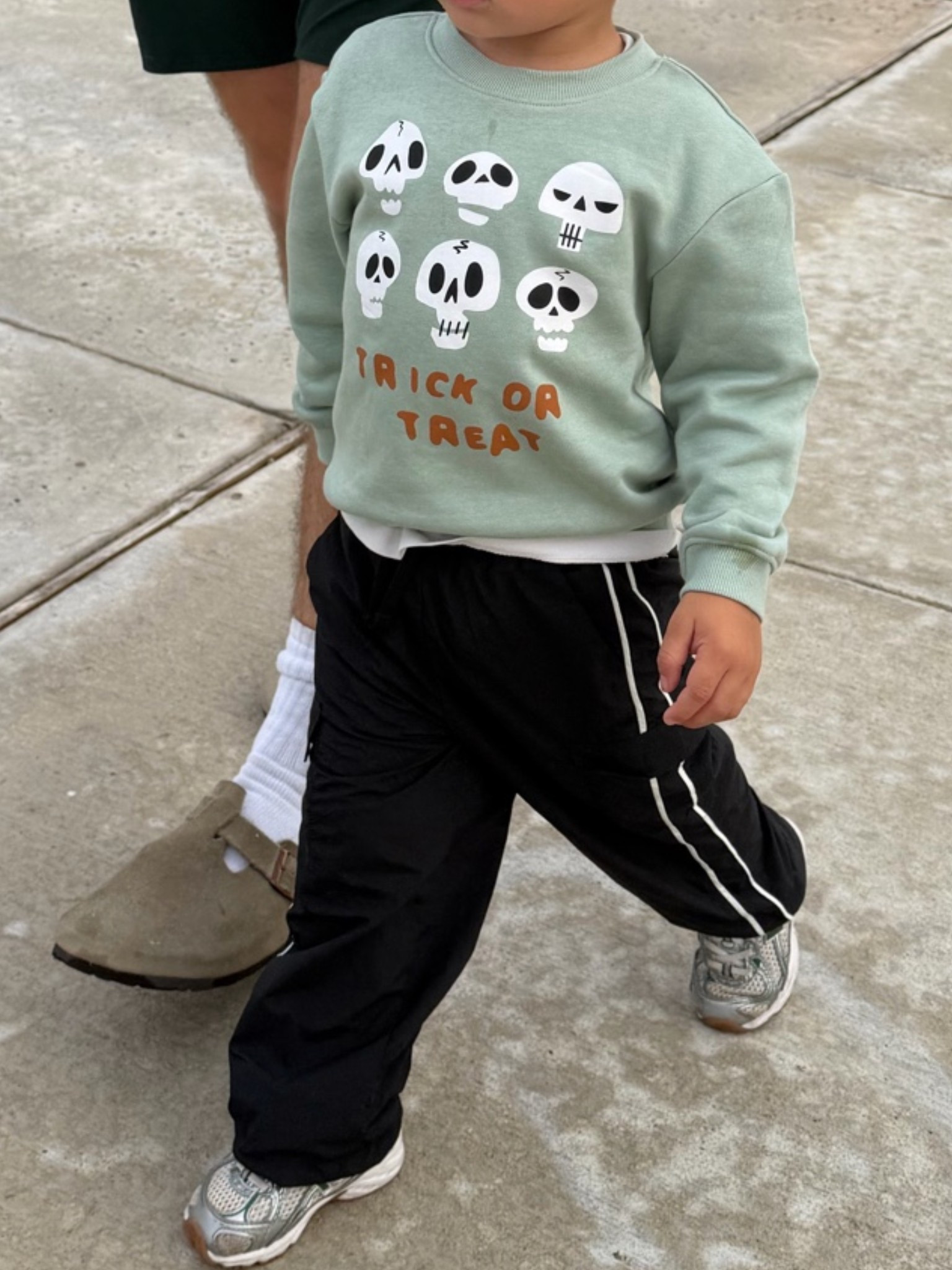 Toddler halloween ootd! 

#halloween #outfit #toddler #hm #walmart