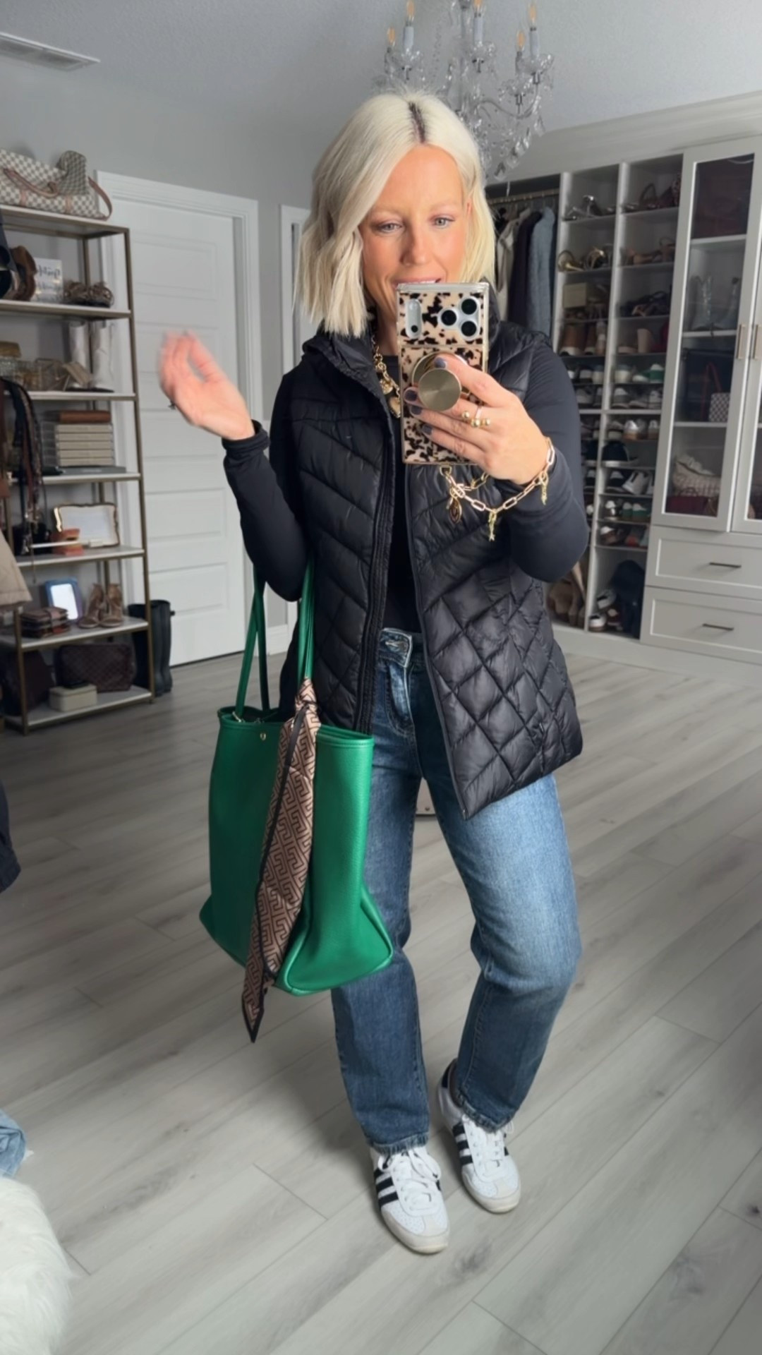 This vest is sooooo nice and it’s on sale for $12.99 right now!!!
⬇️⬇️⬇️
Vest medium
Tee medium
Jeans sized down to a 2 (runs very big)



#LTKSaleAlert #LTKSeasonal #LTKFindsUnder50