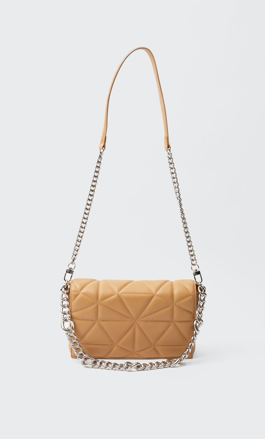Quilted crossbody bag with chain strap - Women's Bags and backpacks | Stradivarius United Kingdom | Stradivarius (UK)