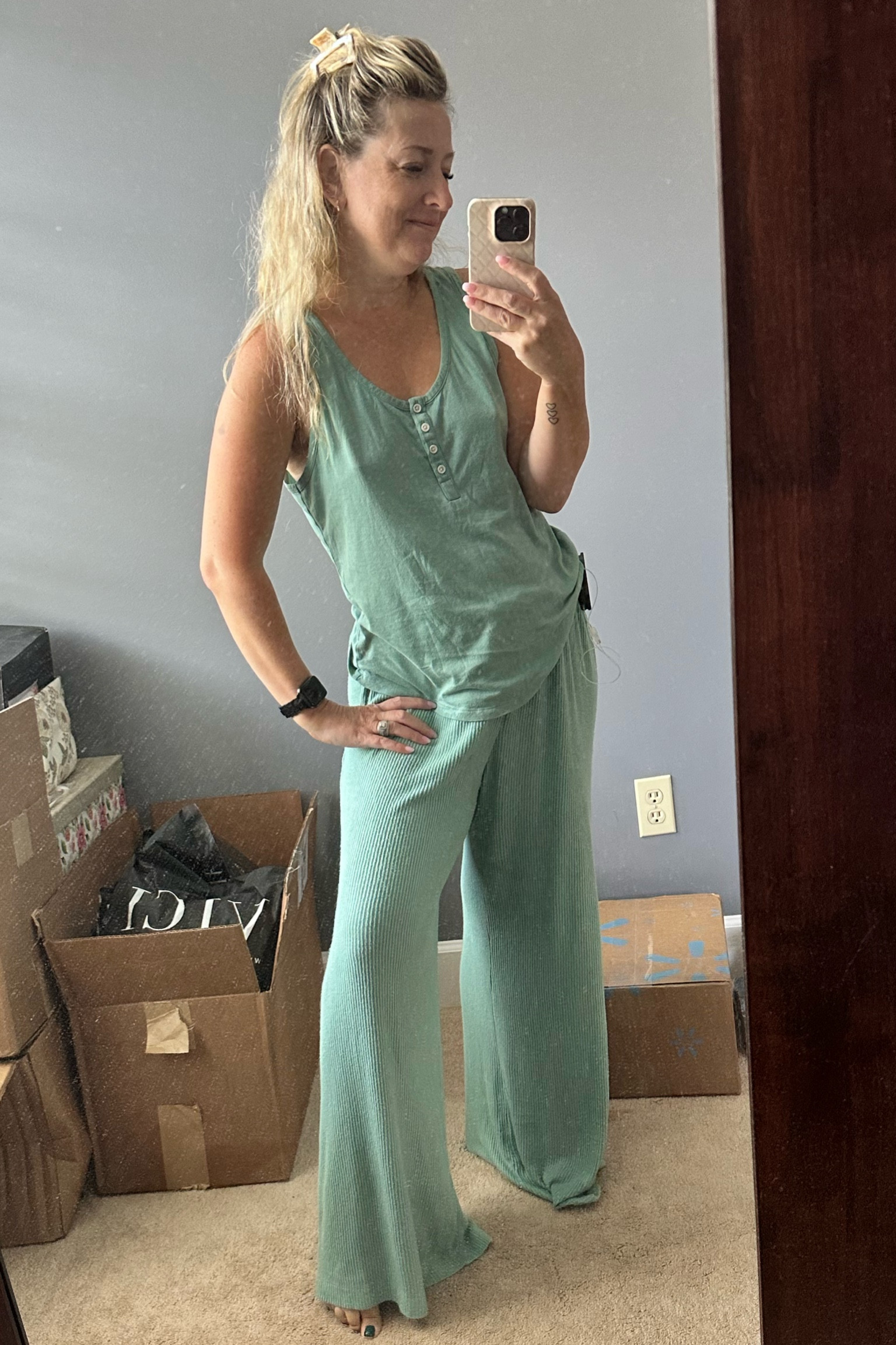 My target pajamas 
Green
Tank wide leg sweatshirt shorts
Matching sets lounge 
Mom pajamas 