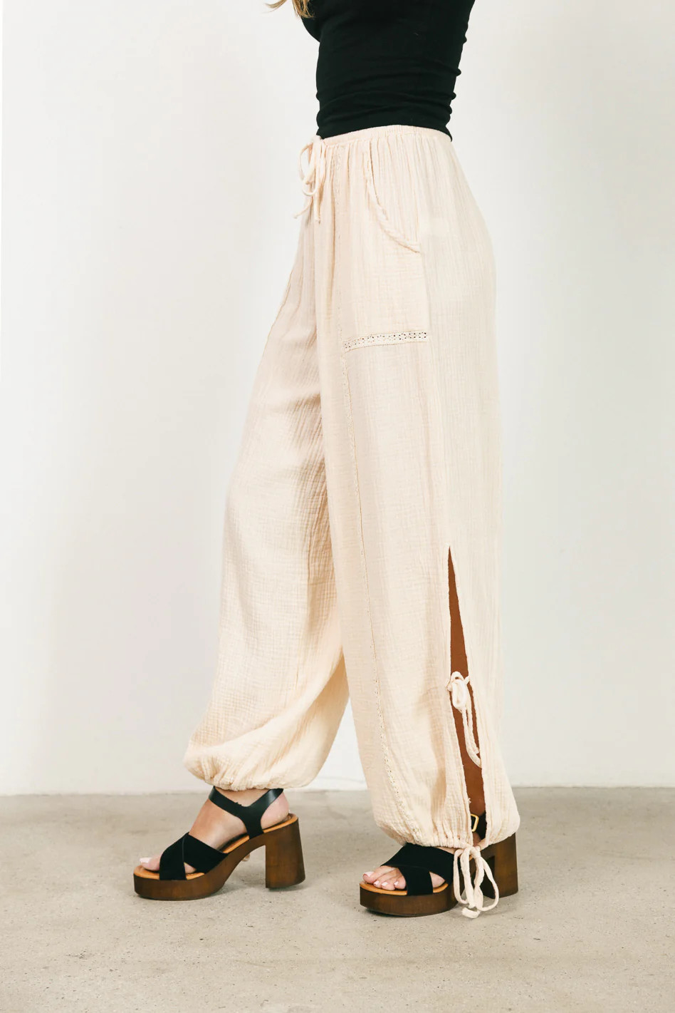 Avery Crinkle Joggers in Oatmeal | Böhme US