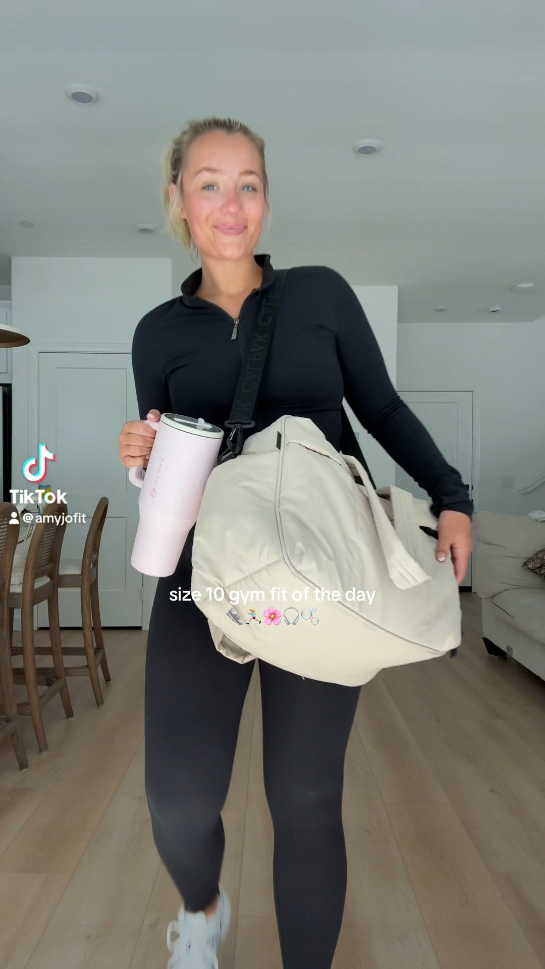 size 10 gym fit of the day!!!🏃🏼‍♀️🎧💖👟 
leggings: medium 
top: medium 

Hydrojug & Buffbunny collection discount code AMY

#LTKActive #LTKMidsize #LTKBacktoSchool