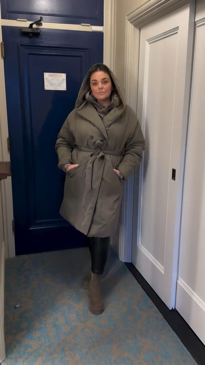 I am obsessed with my new Coated Leggings from H&M!!! They will be my go winter outfit with an oversized coat, boots and a hoodie. A comfy everyday look. And these leggings are very stretchy and high waisted so whether your a S or a XL you will fall in love. 

#winteroutfitinspo #midsizegals #hmstyle #wintertrends #shopltk

#LTKwinter #LTKmidsize #LTKcanada