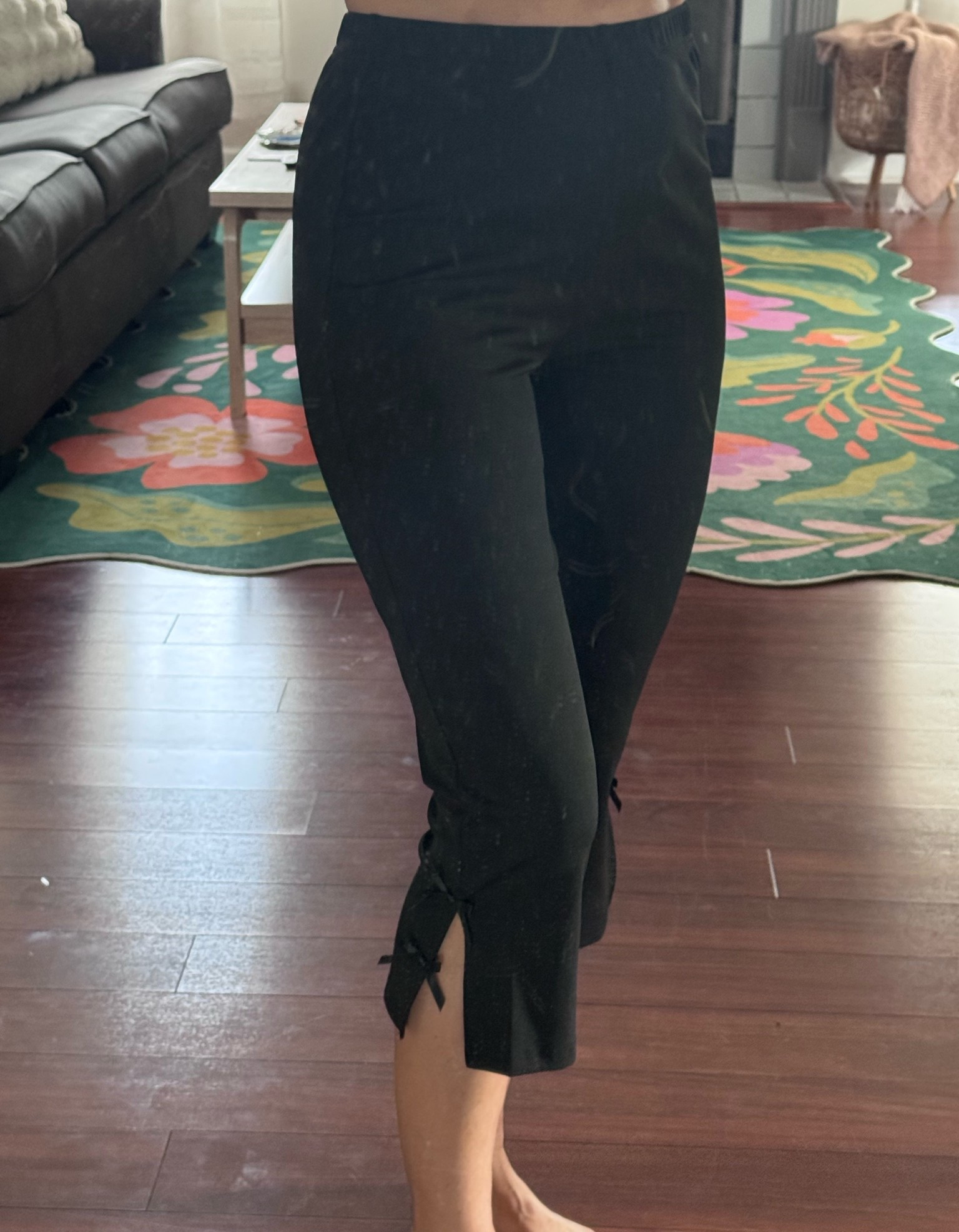Black
Capris
Bows
Cider
High rise

#LTKSeasonal #LTKootd #LTKgrwm