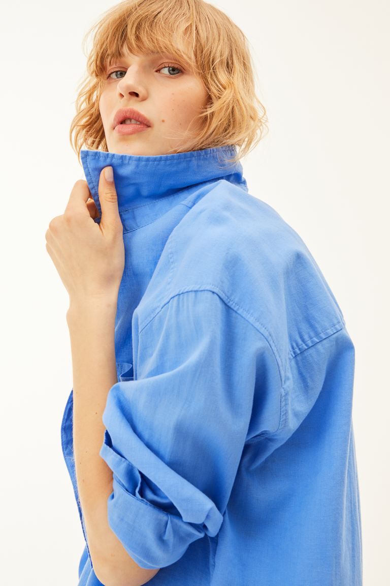 Oversized shirt in an airy, woven linen and cotton blend. Collar, buttons at front, yoke at back ... | H&M (US + CA)