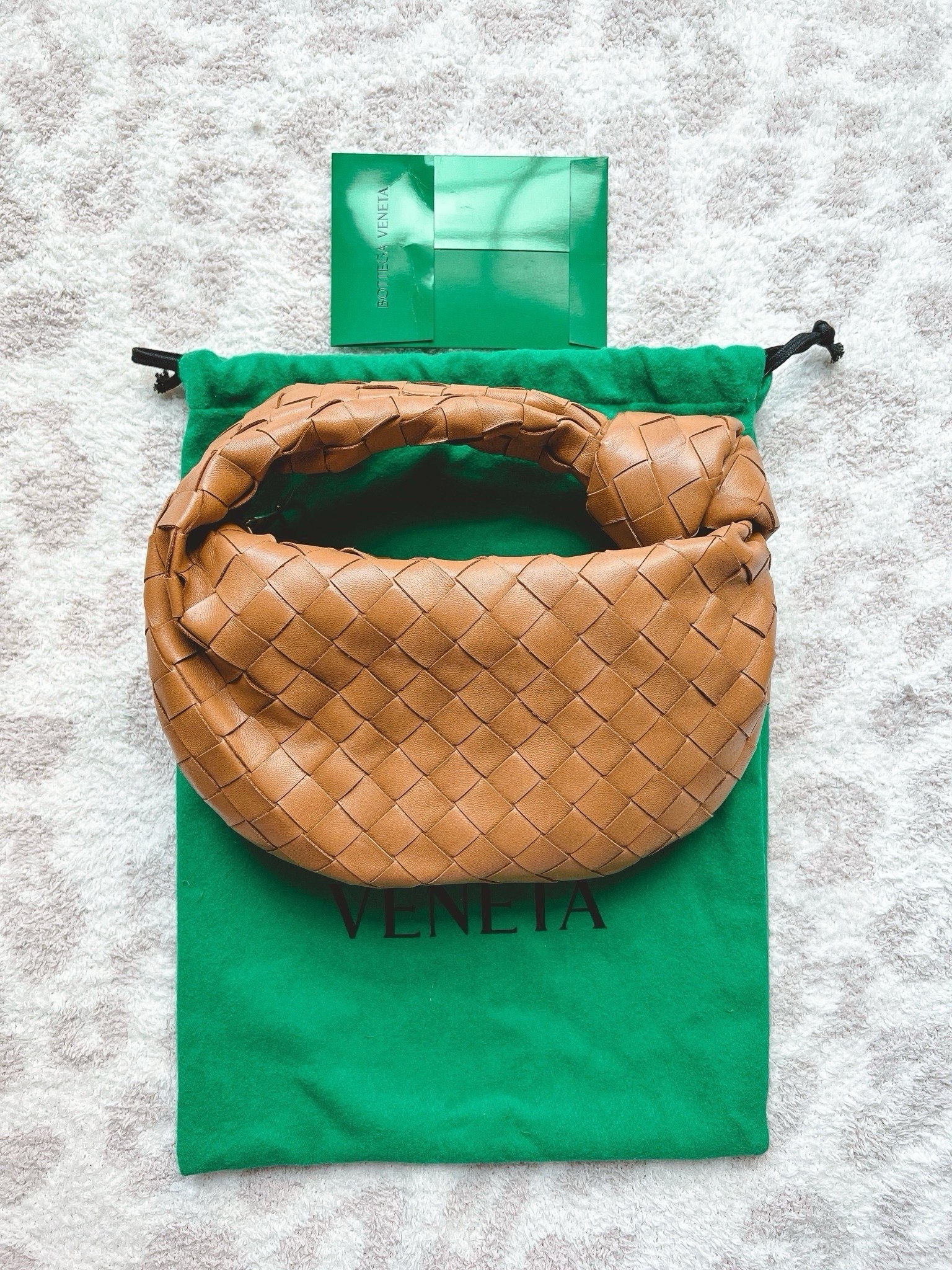 Bottega Veneta mini Jodie in caramel 




#LTKStyleTip #LTKItBag #LTKSeasonal