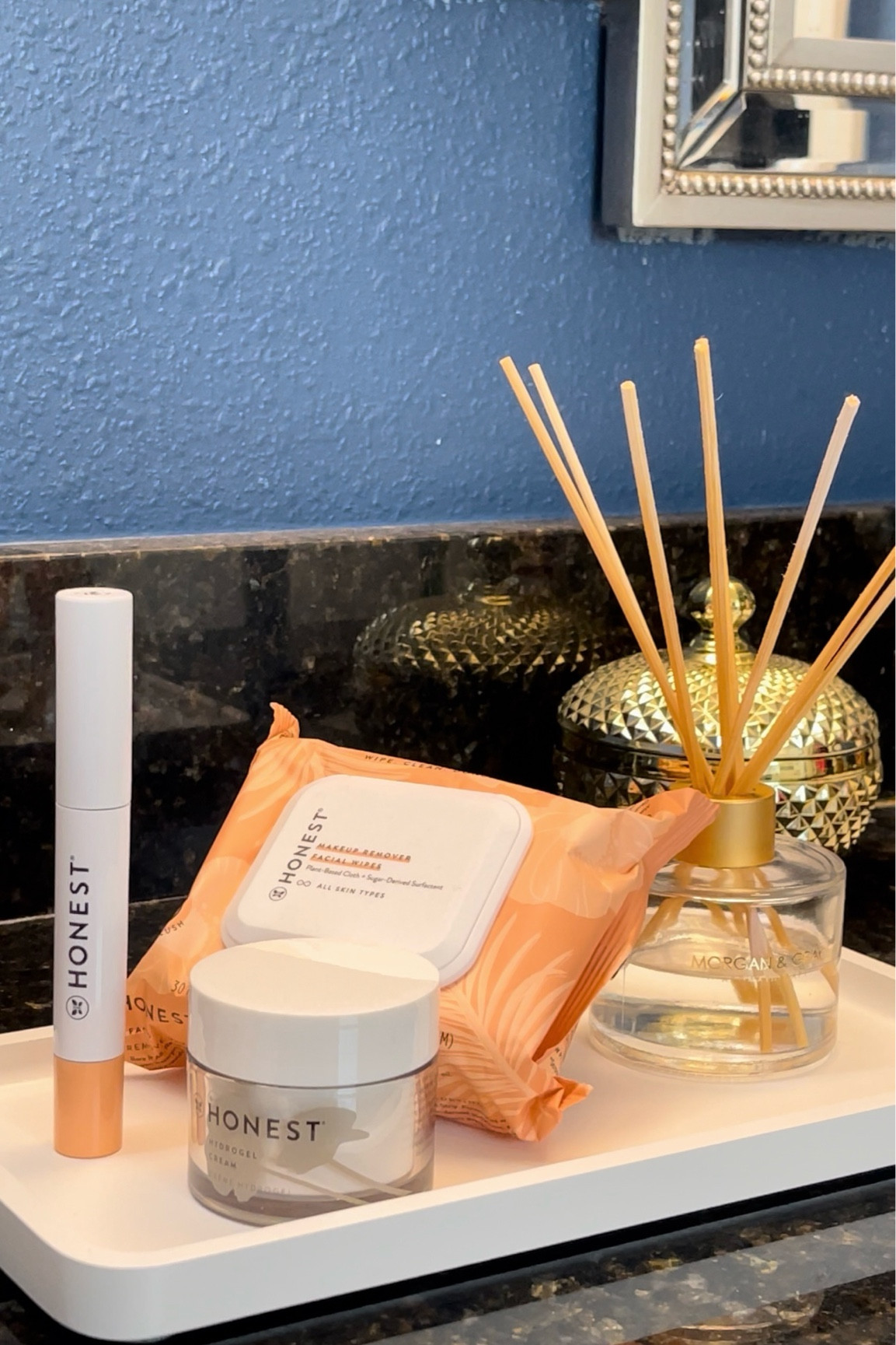 #ad Honest Beauty came through for the clean beauty girls with these amazing products!  I used the Honest Makeup Remover Wipes, to wipe away my impurities, the Honest Hydrogel Cream that contains Jojoba esters and hyaluronic acid to give the skin a glass finish, & my personal favorite the Honest Extreme Length Mascara + Lash Primer that give even the shortest lashes (like mine) the most stunning length! 

Visit your nearest Target, or shop my LTK https://liketk.it/4x3ye to purchase your next beauty staple. 🤎

#cleanbeauty #targetbeauty #honestambassador #target #targetpartner #targetstyle 

