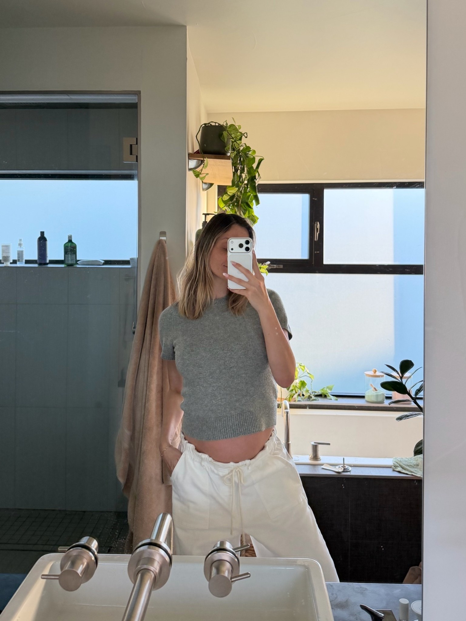 These pants >>

#LTKootd #LTKgrwm #LTKmomlife