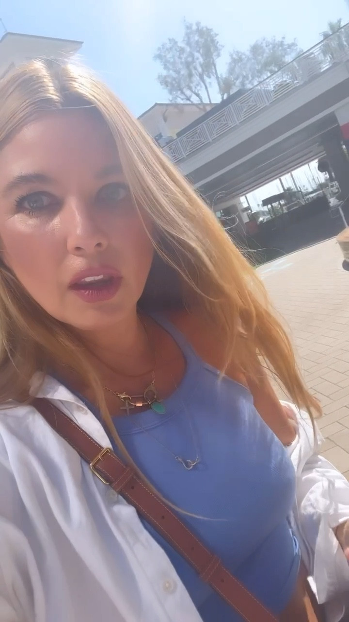 Bella tank, free people, pinky nude lips, Armani power lips, clean foundation 

Tank: m/l
Bag: it’s finally back stock!
White blouse: medium 
Foundation: 55
Bronzer: 3
Blush: Frose 
Eyeliner: burgundy 
Lip color: 109 intimate 

#LTKunder100 #LTKSeasonal #LTKbeauty