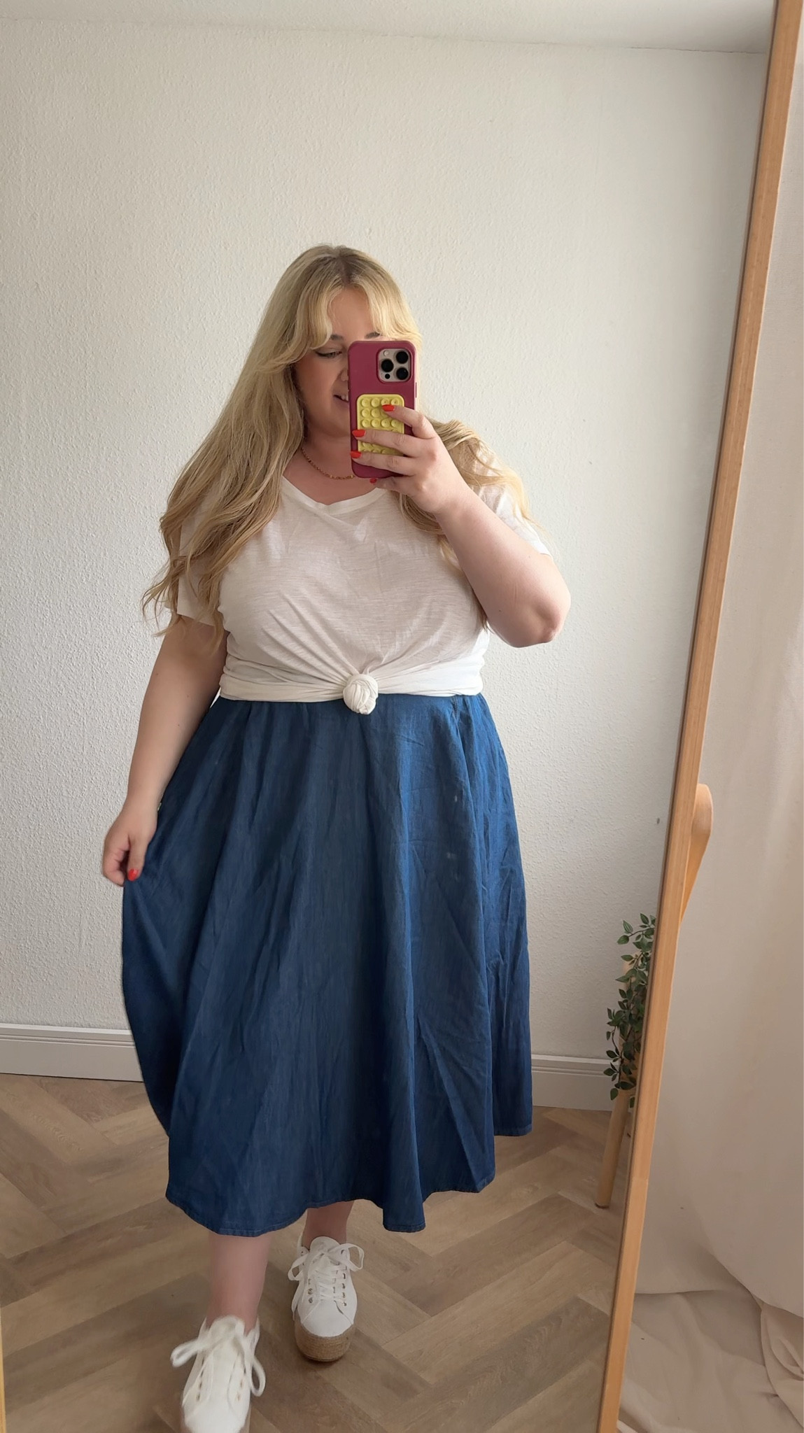 Denim Basic Look 💙

Code: tropical15 
15% auf alles 

in DE Webshop und App; nur einmalig je Kund*in einlösbar; gültig ab heute Mittag bis einschließlich Sonntag 10.5

#plussizefashion #denim #rock 

#LTKsummer #LTKstyletip #LTKplussize