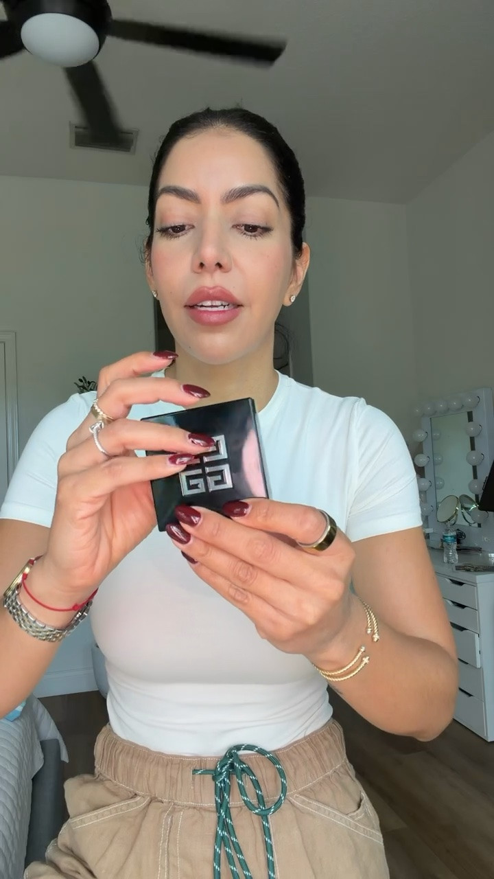 One of my favorite matte pressed powders!

From Givenchy and leaves your skin looking flawless! Perfect for anyone with oily skin! I’ll link my current casual outfit too!


Beauty favorites, Givenchy powder, color correcting powder, casual outfit fall, makeup essentials

#LTKdayinmylife #LTKSeasonal #LTKBeauty