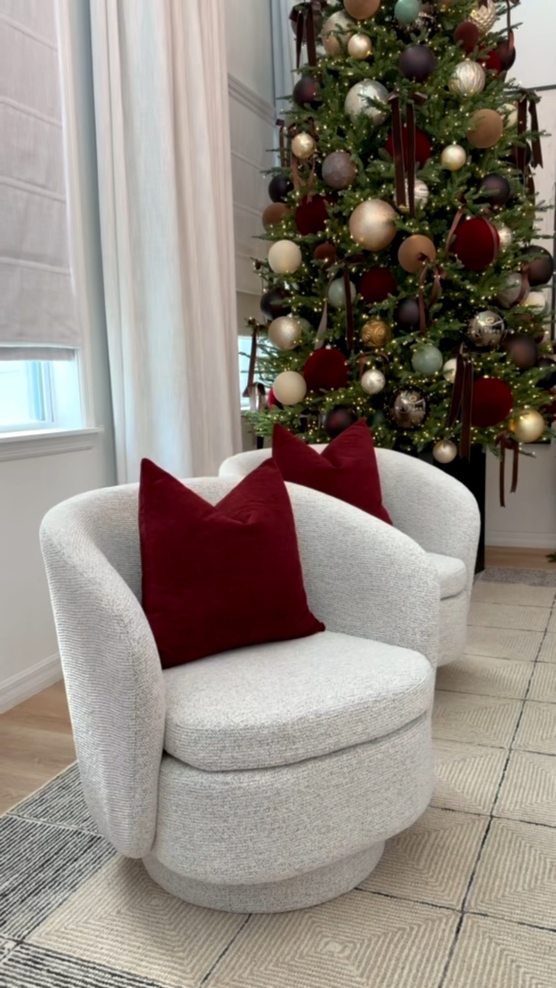 In love with these accent chairs 🫶😍





Living room refresh
Home decor
Home style tip
Christmas home
Holiday decor
Modern living room

#LTKHoliday #LTKSaleAlert #LTKHome