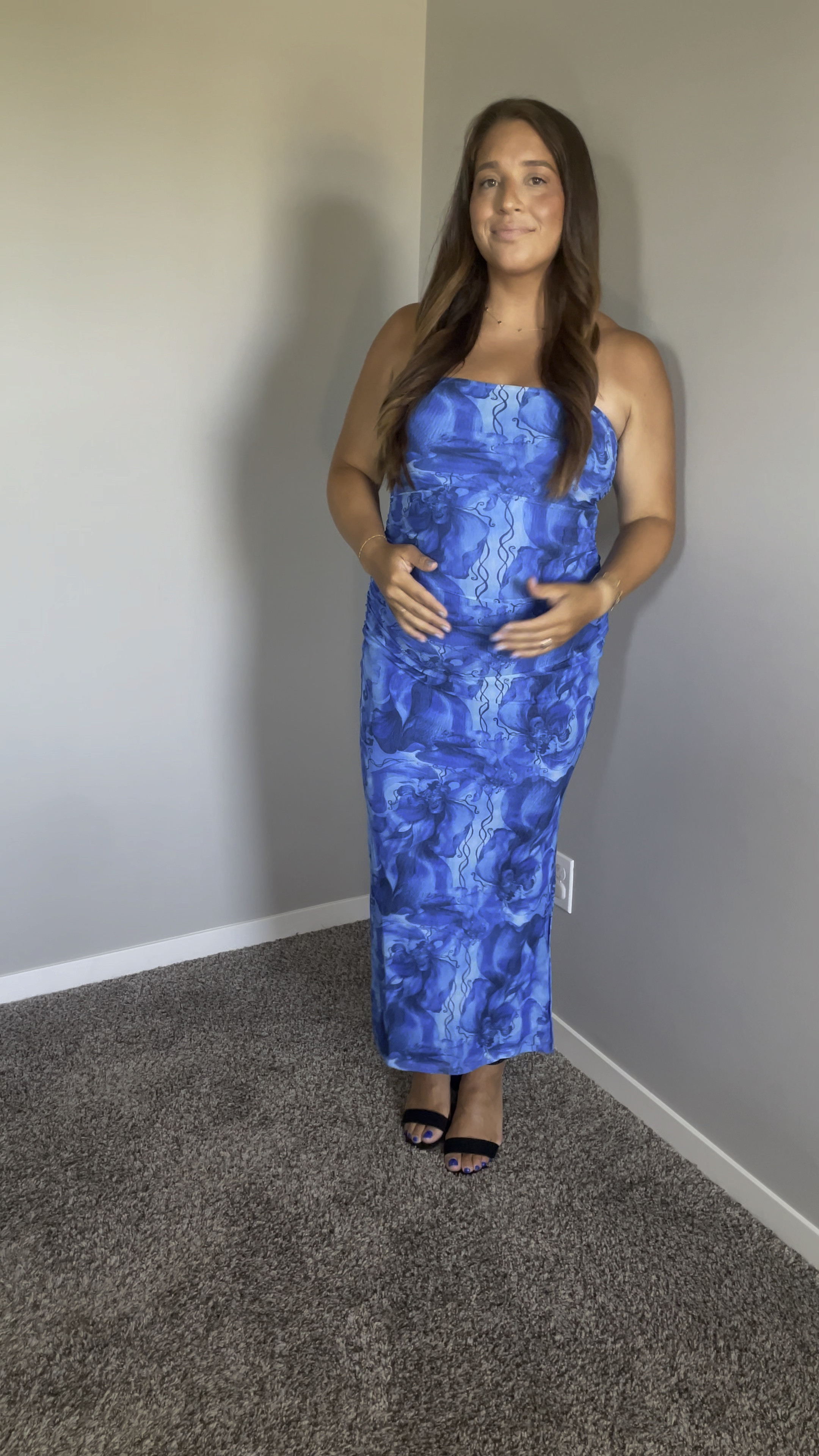 Wedding guest dress that is bump friendly. Currently 27 weeks pregnant and still so much stretch and room for it! Wearing a large here. Other color options as well

Bump friendly // six months pregnant // wedding guest dress // maternity friendly // non maternity bump friendly clothes bump style