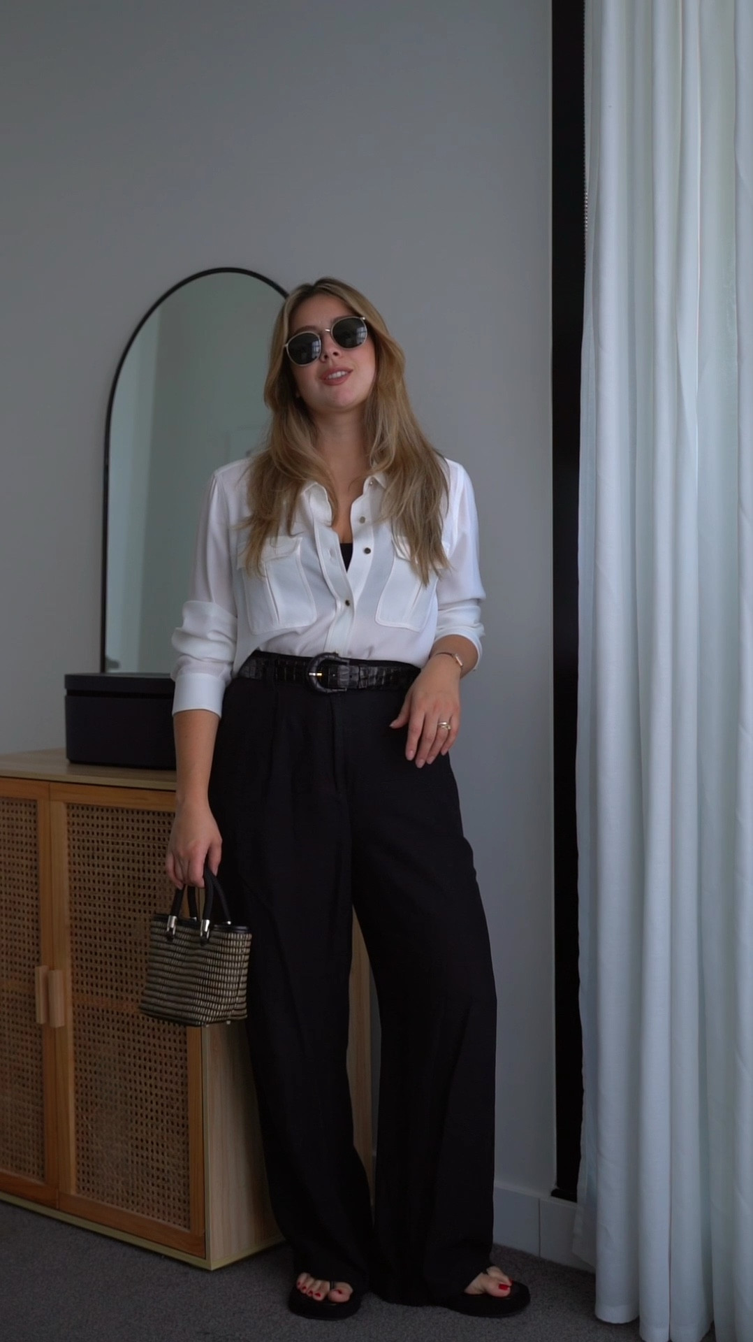 La camisa está en promo! 2 x 50% off
Las sandalias son bastante anchas, si tienes los pies angostos, no te van a servir! Pero si tienes pies anchos perfectas! 
Cartera es vieja Zara y mis gafas de sol son Bailey Melson 