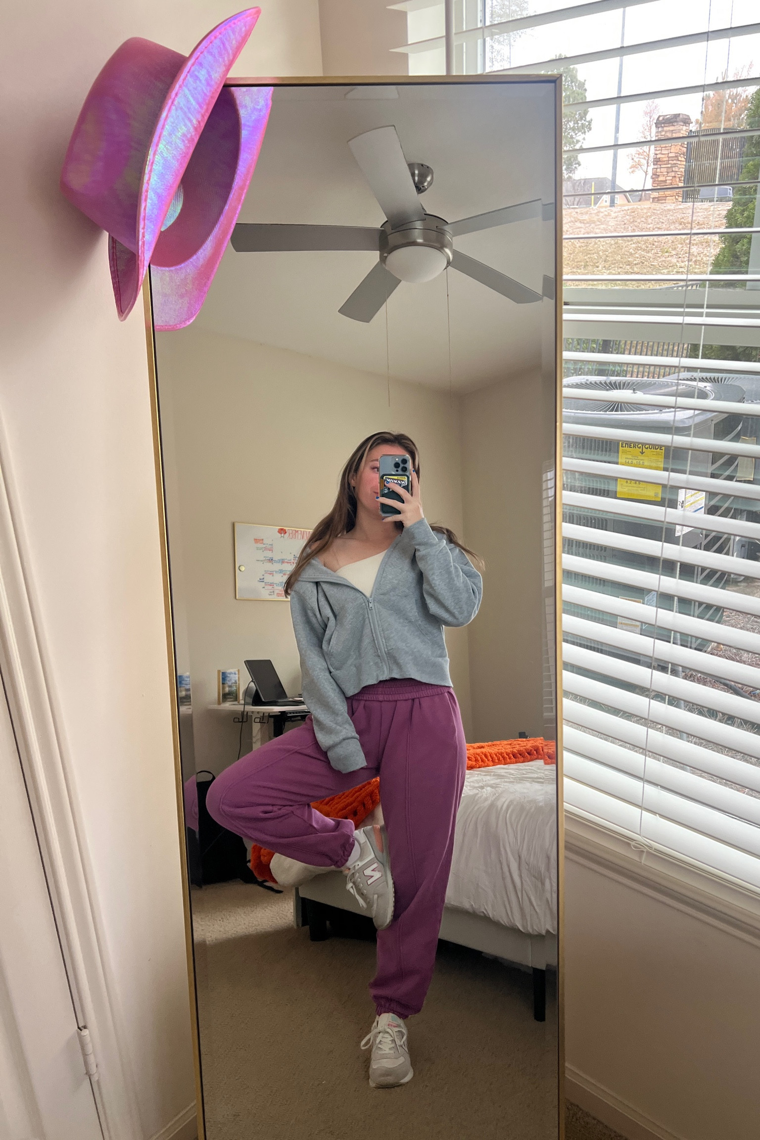 perfect lazy day fit 

top: amazon 
bottoms: nike 
shoes: new balance 