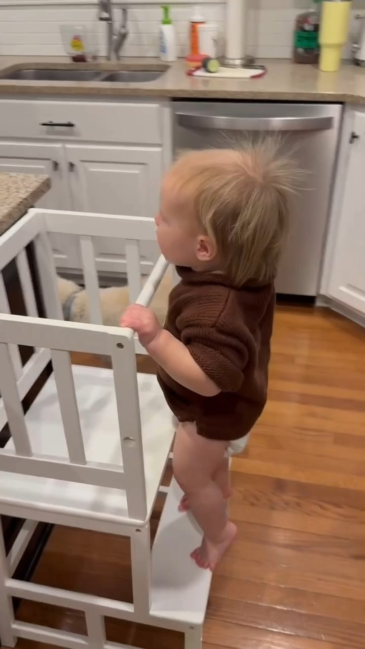 Such a game changer for little helpers in the kitchen 🤍 The COSYLAND kids step stool has been perfect for letting my little one safely reach the counter and be part of our cooking and daily routines. Sturdy, easy to clean, and actually looks cute in the kitchen. 

 #MomLife #KitchenHelper #ToddlerEssentials #KidsStepStool #ParentingFavorites #LTKHoliday #LTKmomlife #LTKKids