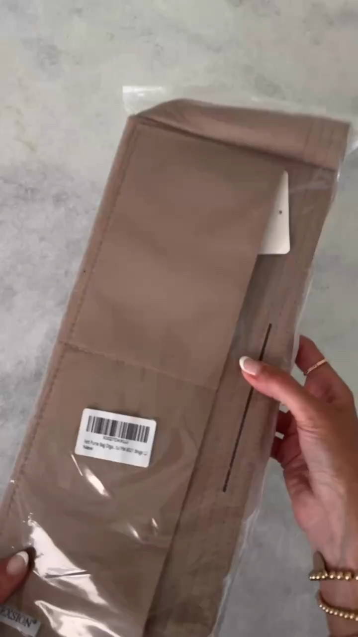 POV: you can never find anything in your tote bag so you buy this. This is the size LARGE
StylinByAylin, Aylin #amazon #organization

#LTKmomlife #LTKBeauty #LTKTravel