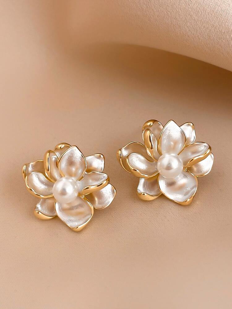 Faux Pearl Decor Flower Design Stud Earrings | SHEIN