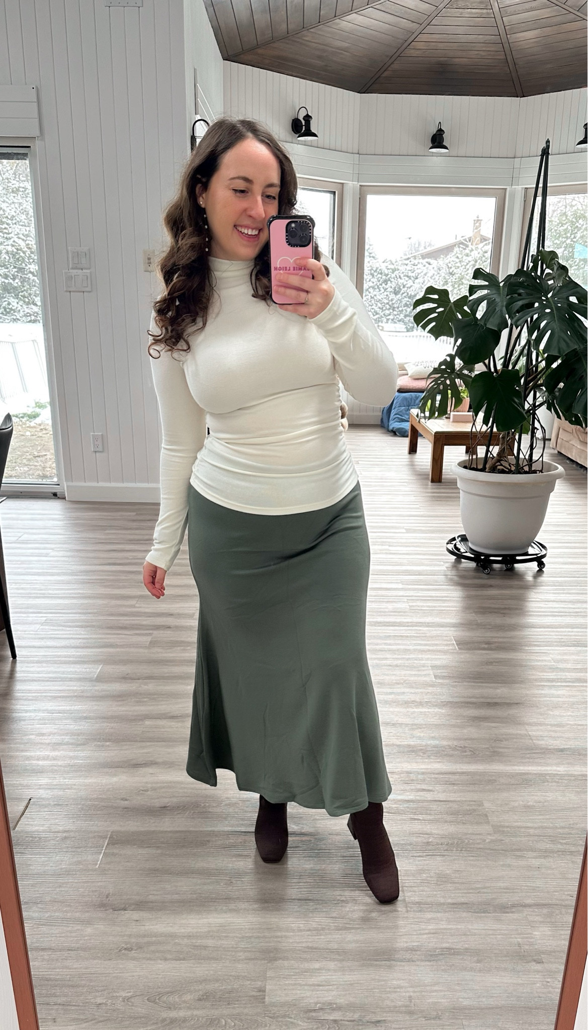 Wore this to a holiday party over the weekend and absolutely loved it! Such a cute outfit and super comfy as well. The skirt is ultra stretchy with a mermaid silhouette and some ruching on the sides - it was available in other colours too but I loved the green for the holidays! 

#LTKootd #LTKPetite #LTKHoliday