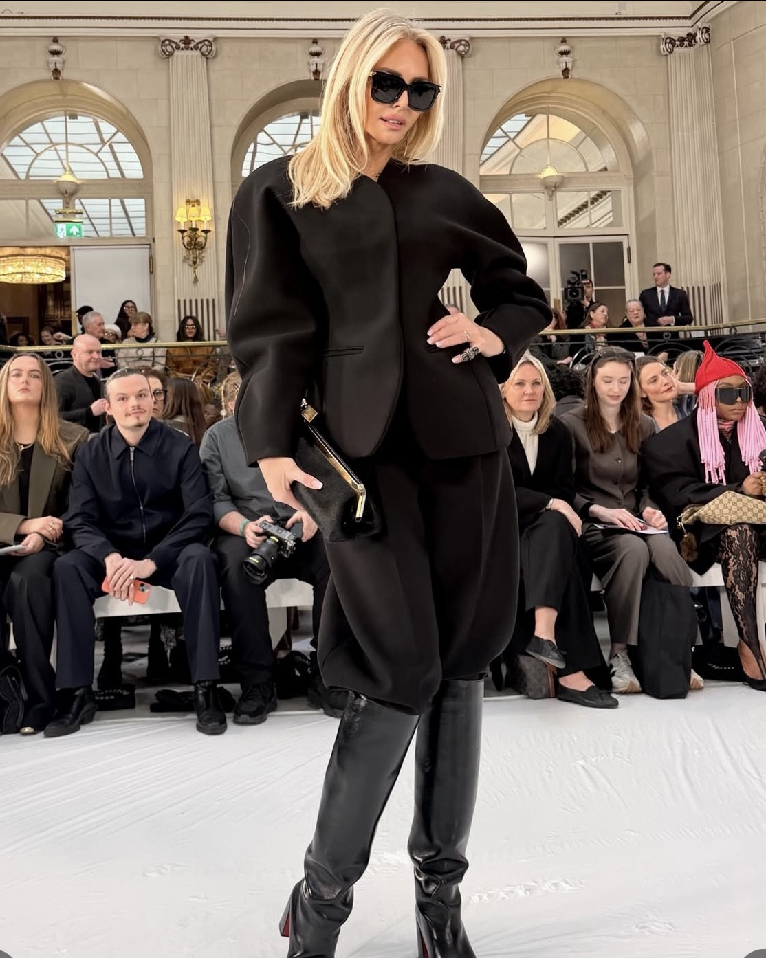 London Fashion Week Look 💗
Full outfit: Jaquemus 
Boots: Christian Louboutin
Sunglasses: Tom Ford