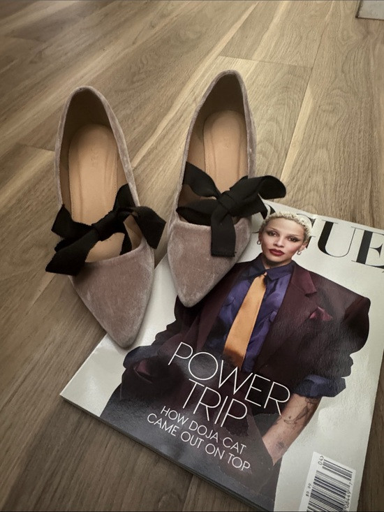 J Crew Avery Velvet heel with Bow
Size 6.5 | Poshmark