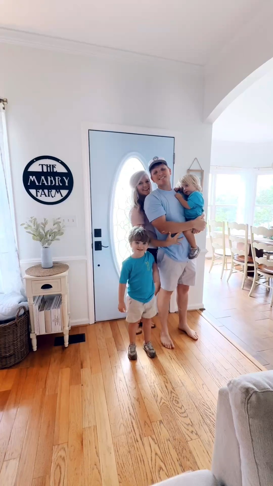 Anddd off for some fun 🤩 in town 💈 to get Judson’s haircut 💇🏼 and then a yummy 😋 lunch at the local little soda shop!!! 🥤 And yes… this might blue front door 🚪 is my whole personality now hehe!! 🤭😍