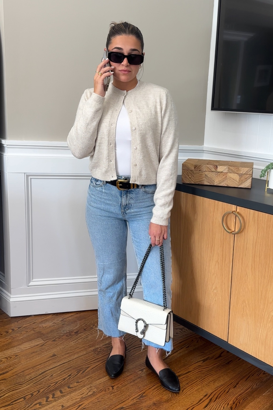 I love all the ways to wear a cardigan! But my favorite fall look has to be this way! The cardigan elevated a simple outfit so easily! 

#LTKFindsUnder50 #LTKStyleTip #LTKSeasonal
