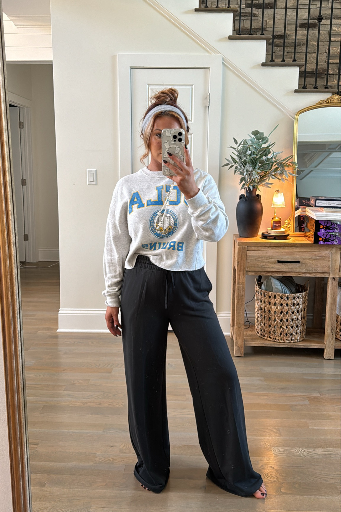 Forever living in these pants! They are so soft lightweight but yet have a fleece type of material on the inside that keep you cozy and warm! I’m rocking a size small! 



#LTKStyleTip #LTKOver40 #LTKFindsUnder50