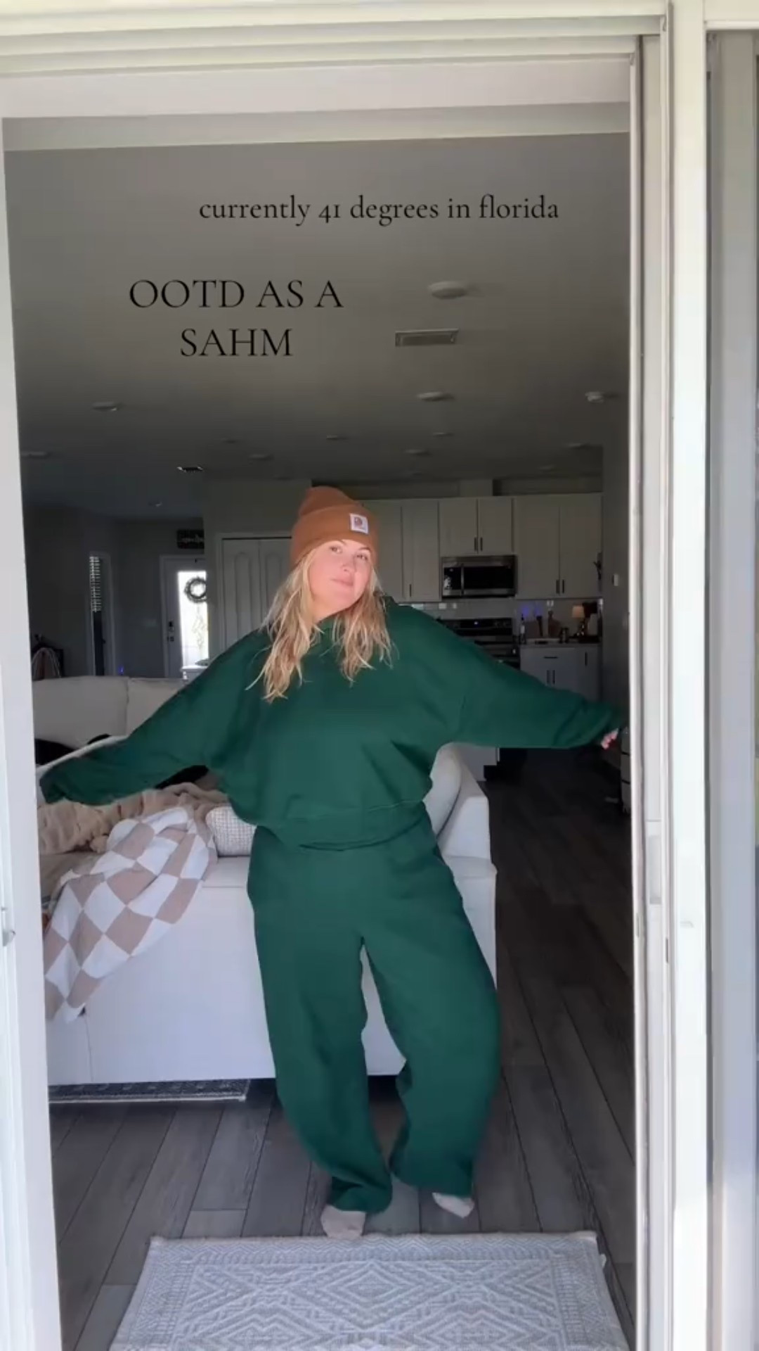 green gap matching sweatsuit >> it’s soft, comfy, and somehow makes me feel like i have my life together when i definitely don’t 💚 #gapoutfit #ltkfashion #fallstyle #matchingset #everydaystyle 

#LTKootd #LTKmomlife #LTKHoliday