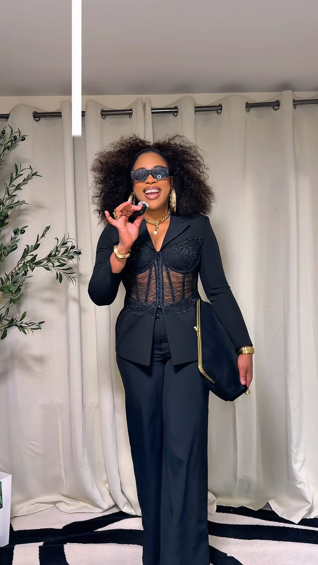 Everything looks better in black 

#LTKTall #LTKMidsize #LTKootd