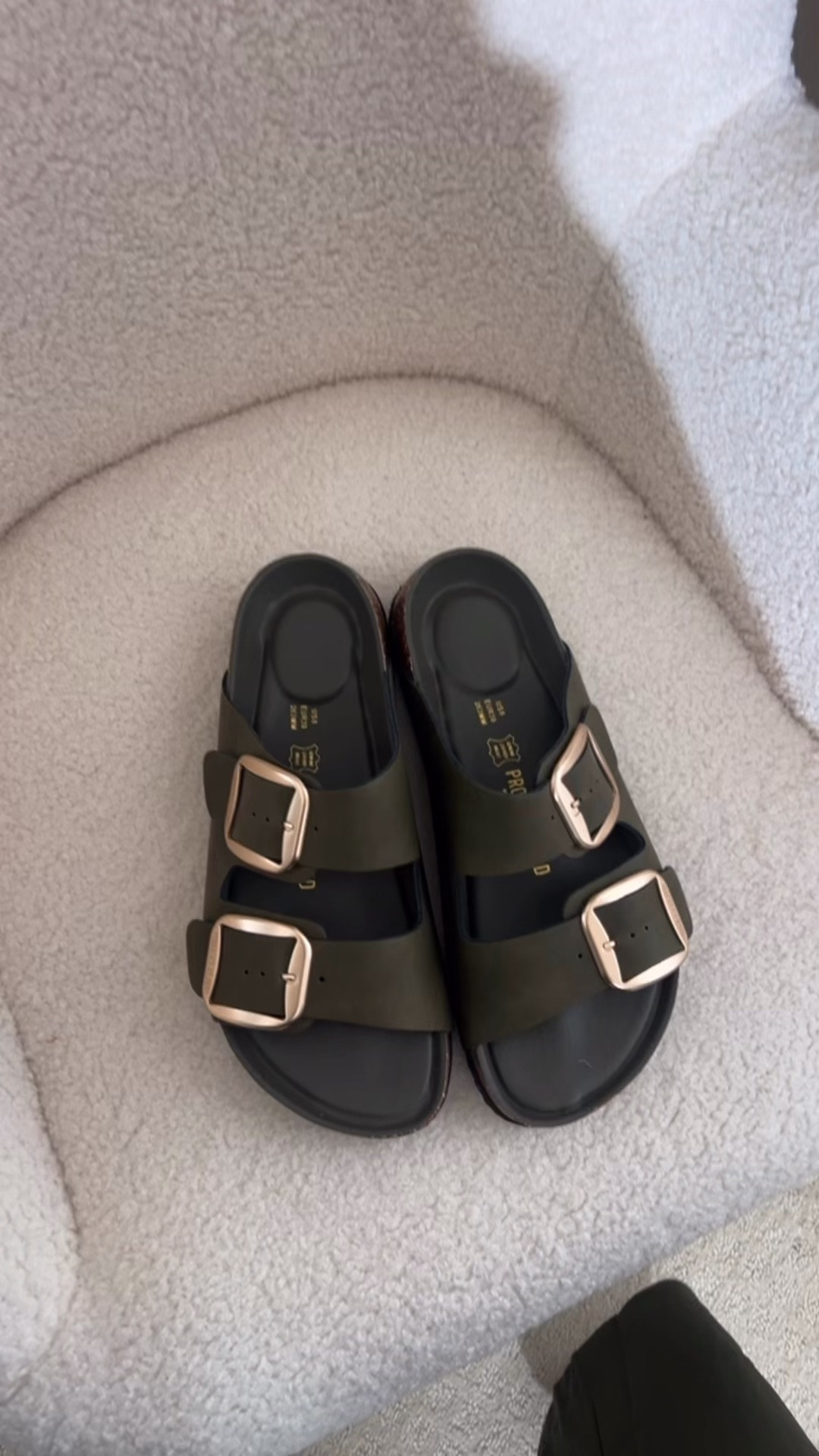 ✨Tap the bell, save and ❤️ start here over 40 fashion, midlife style, midsize fashion and luxury looks for less.  

I’m not buying “just for summer” anymore.

I’m looking for pieces I can wear right now and keep styling straight through October.

Think lightweight layers, easy dresses, polished tops, great denim, and shoes that work with bare legs now and jackets later.

That’s the sweet spot:

Buy now.
Wear now.
Layer later.
Keep reaching for it all fall. 🍂

These are the pieces worth adding to your closet because they won’t be done in three weeks.

Comment SHOP and I’ll send you my favorite wear-now, wear-later finds. 💌

#LTKMidsize #LTKOver40 #LTKSaleAlert

Comment SHOP below to receive a DM with the link to this post on my LTK ⬇ https://liketk.it/6jl19

Comment SHOP below to receive a DM with the link to this post on my LTK ⬇ https://liketk.it/6jl1i
