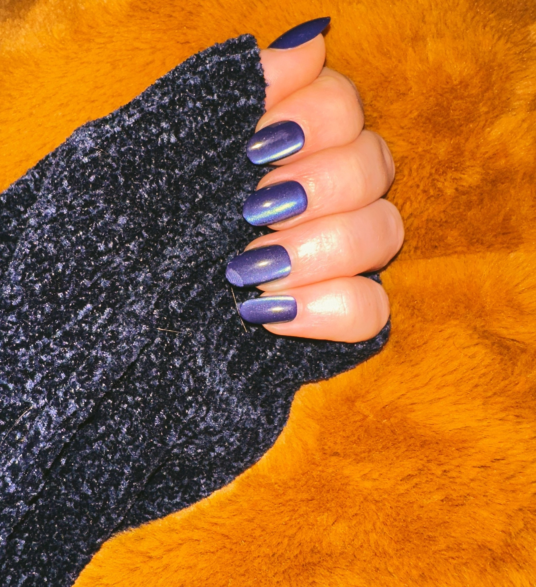 Holiday press ons?! Yes please. These nails from olive and June last me up to two weeks! It’s all about the prep. 

Wash hands
Push cuticles back
Buff nail bed
And apply glue/press nails 
Hold for 30 secs and DONE!

Get a beautiful holiday manicure for less then $10 ❤️

#LTKHoliday #LTKselfcare #LTKGiftGuide