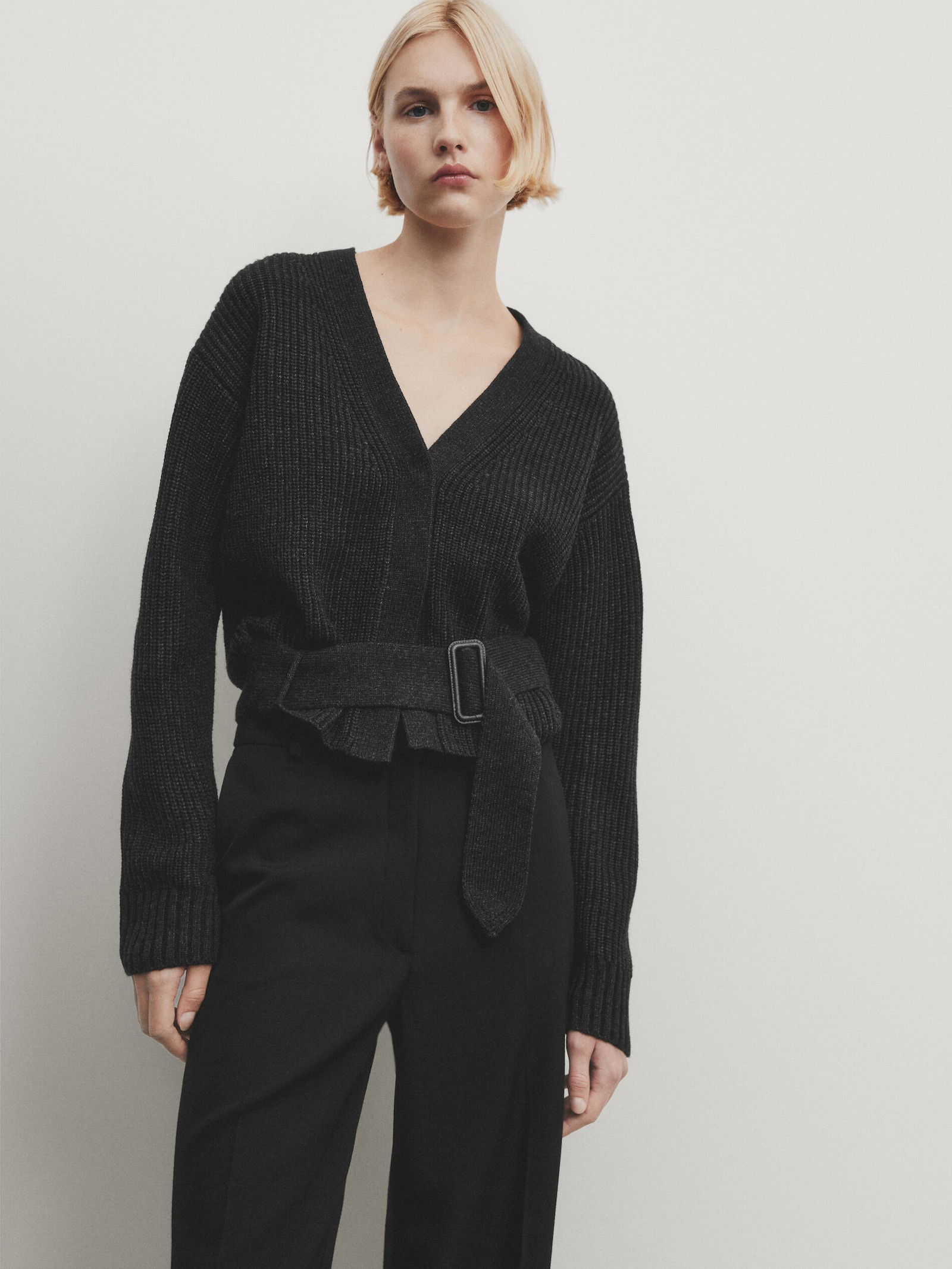 Plain black straight-fit trousers | Massimo Dutti UK